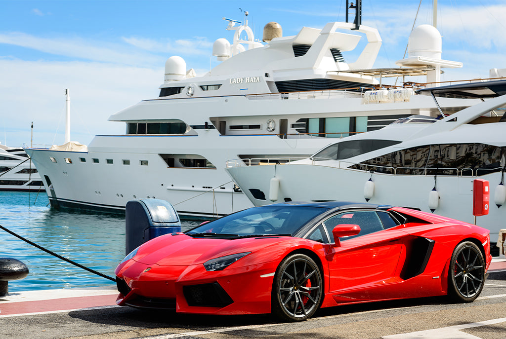 Decorating your superyacht with a Demmery’s floral arrangement